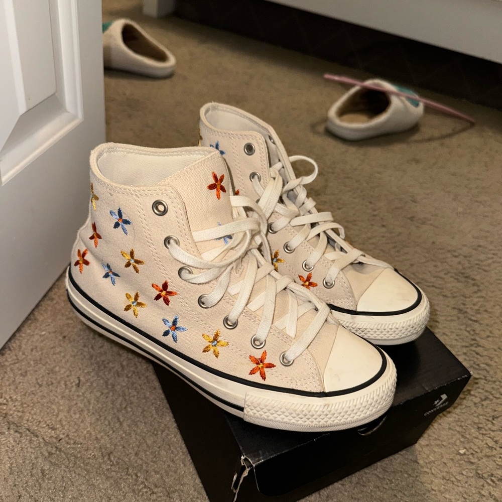 Flower converse